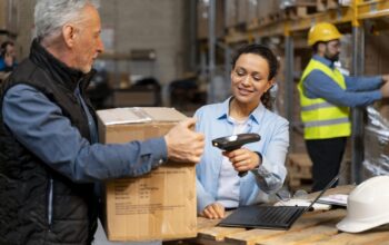 employees-working-warehouse